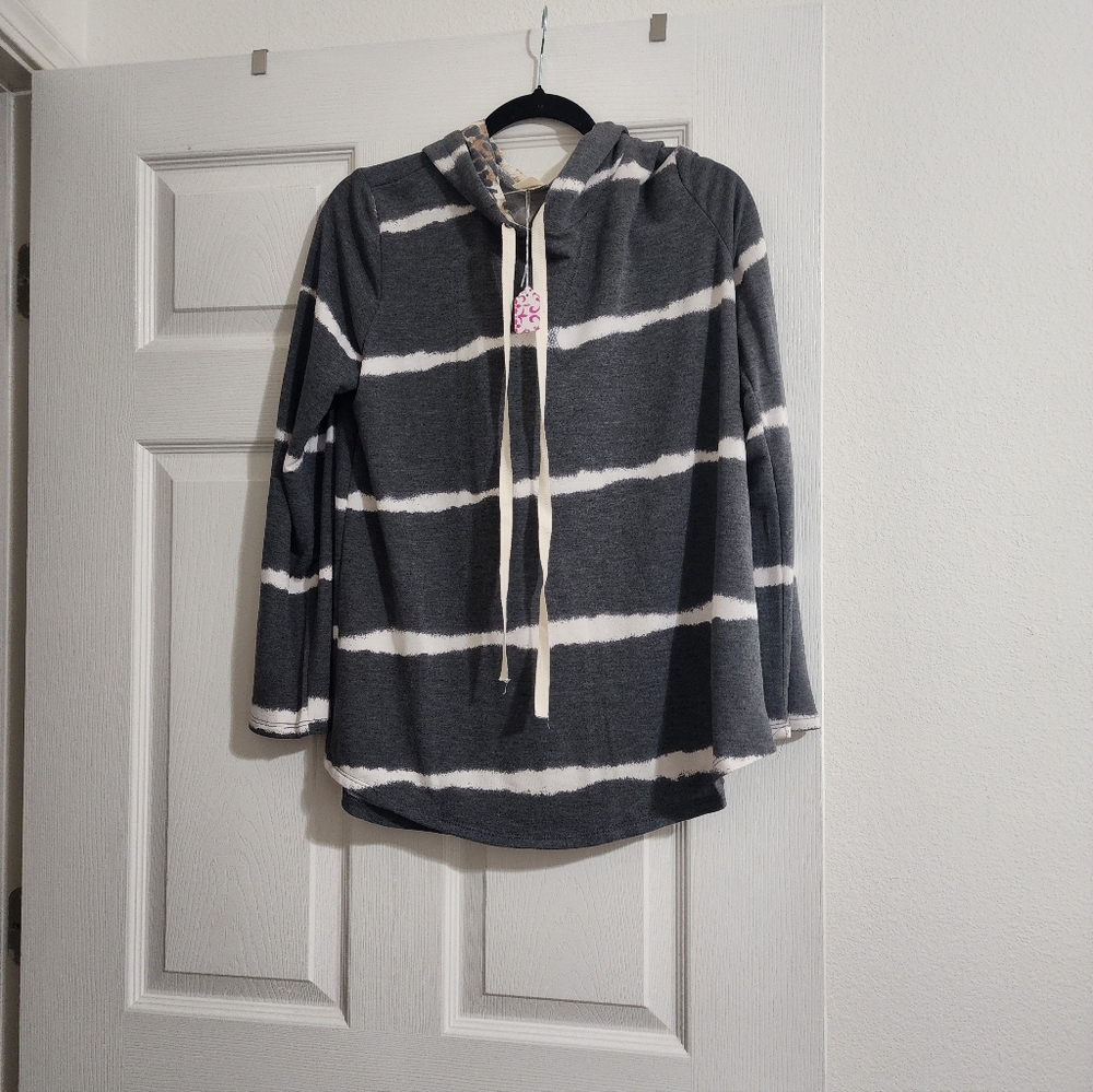 7th Ray Gray and White Striped Hoodie Size XL NWT
